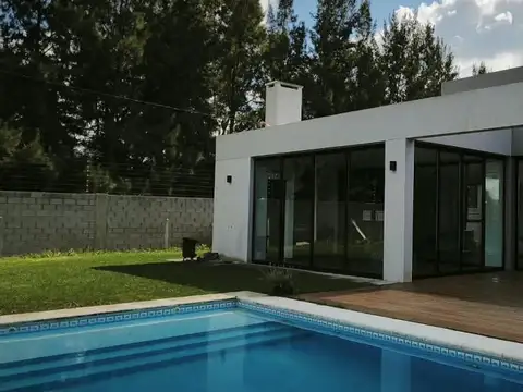 Casa 4 ambientes con 2 baños
