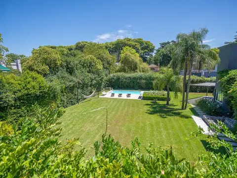 CASA 4/5 AMBIENTES VILLA BERTHA Doble lote APTO C.