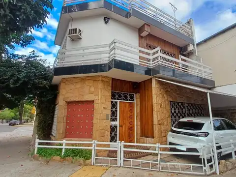 VENTA CASA 7 AMBIENTES LINIERS - DISEÑO FUNCIONAL