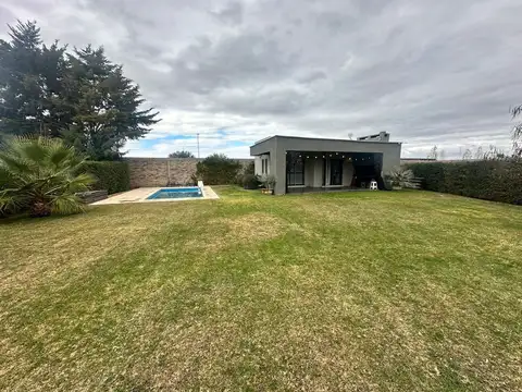 Alquiler de casa, 1 hab, barrio privado lujan.
