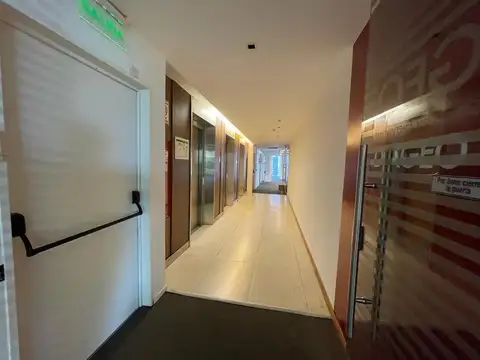 Oficina en Alquiler con 18 cocheras