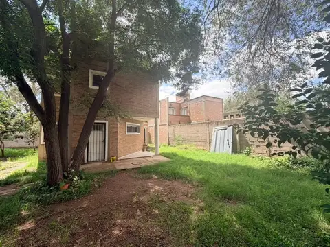 VENTA CASA 2 DORM PATIO COCHERA INDUSTRIAL OESTE 