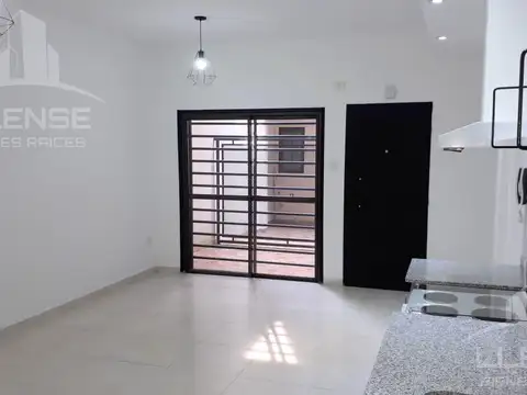 Departamento monoambiente con patio propio en venta - APTO CREDITO -  Bernal Oeste