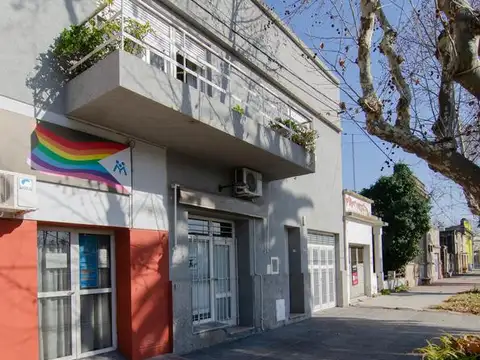 VENTA  Casa de dos plantas con local comercial en el centro | San Carlos de Bolívar