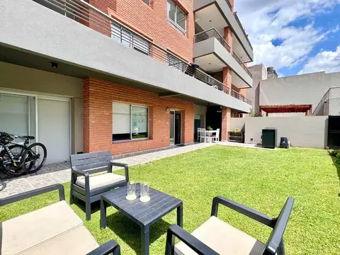 Departamento 3 Amb con Jardin, cochera y pileta