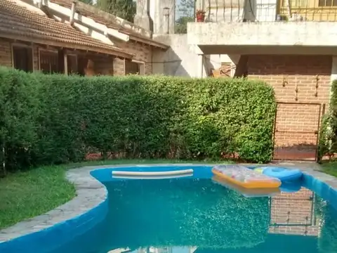 Venta de Casaquinta con pileta en Tortuguitas