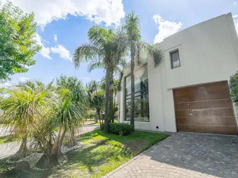 Casa 6 ambientes con 4 baños