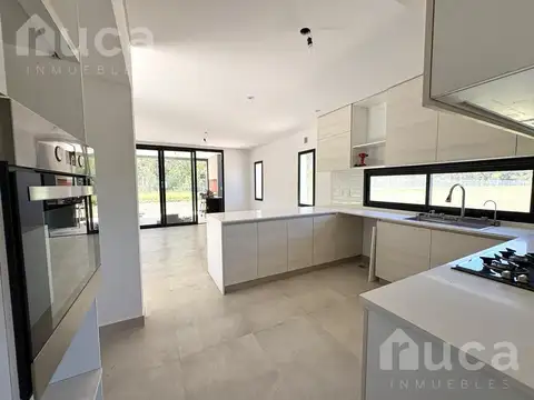 Casa de 4 ambientes con parque en venta en Barrio Nativas -  Puertos del Lago, Escobar