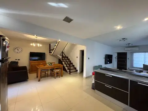 Casa 4 ambientes con 3 baños