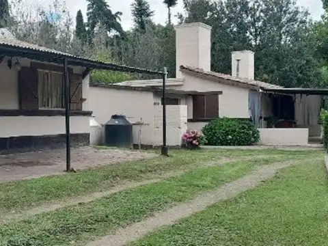 Casa 10 ambientes con 5 baños