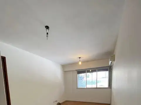 3 Ambientes - Al Frente - Apto Profesional - Patio - Lavaerdo