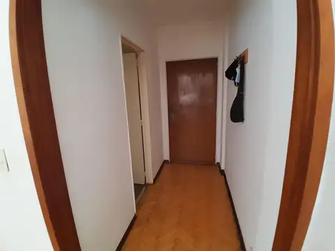 Luminoso, excelente ubicación.