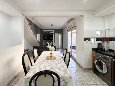 Casa 4 ambientes con 2 baños