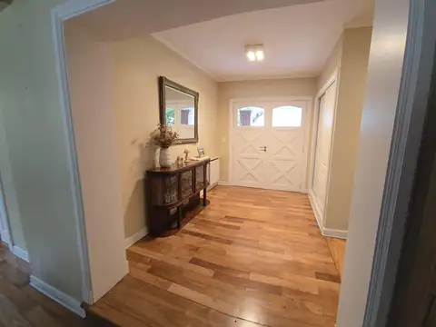 Casa 7 ambientes con 5 baños