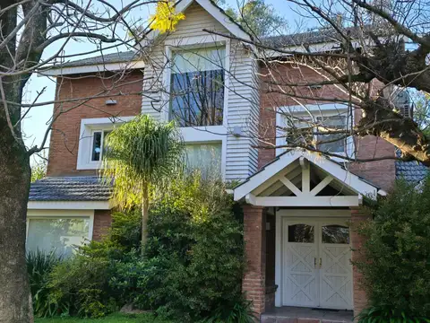 Casa en Venta con 3 cocheras