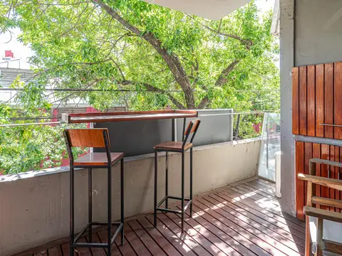 Departamento de 2 ambientes con balcón, parrilla  y cochera fija Amoblado a full