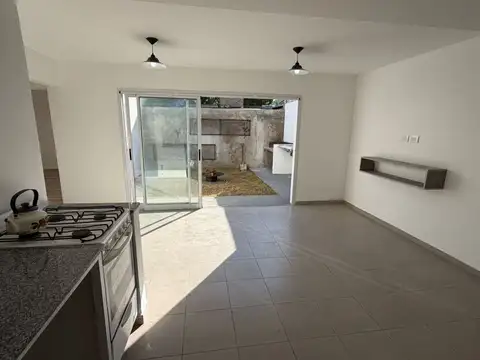 Casa 2 ambientes con 1 baño