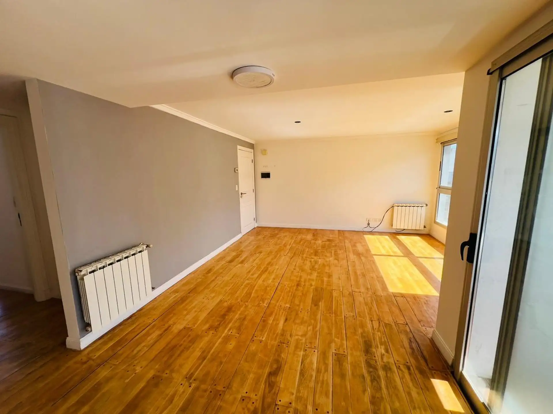 Departamento en Brown 2500 de tres ambientes con cochera