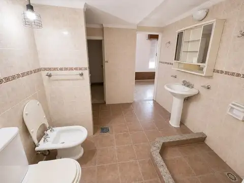 Departamento 3 ambientes en planta baja con patio