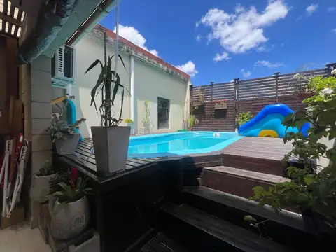 Casa 4 ambientes con 2 baños