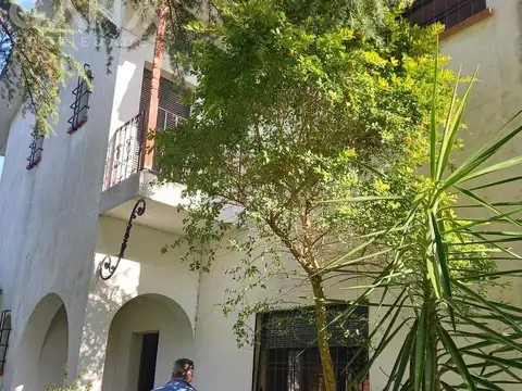 Venta en OLIVEROS IMPORTANTE PROPIEDAD de 3 DORMITORIOS PILETA 2 GARAGE