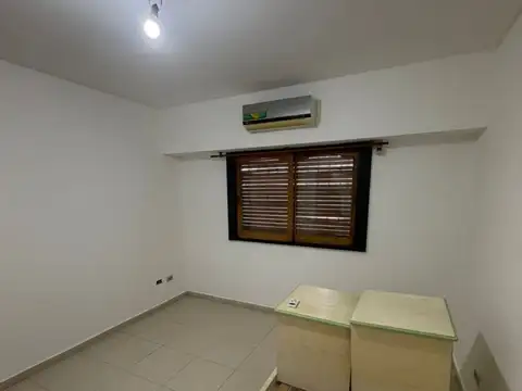 Casa en Alquiler con 1 cochera
