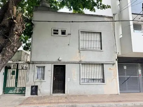 CASA PH EN VENTA LA PLATA 2/3 DORMITORIOS JARDIN