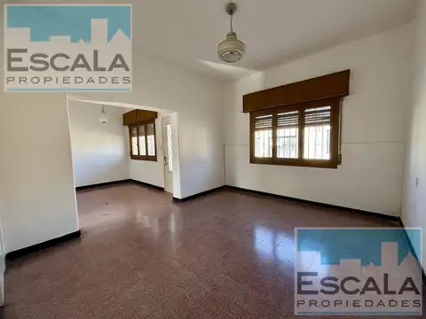 Casa 4 ambientes con 1 baño
