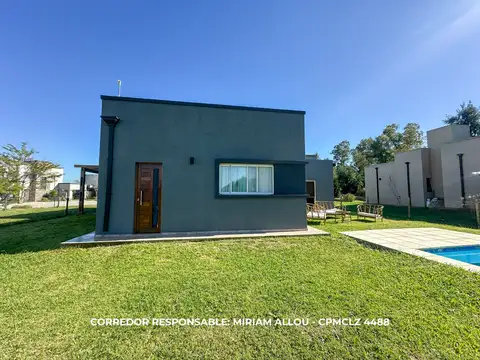 Casa 4 ambientes con 3 baños