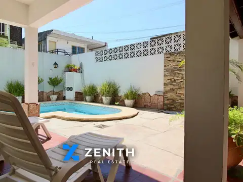 Casa 8 ambientes con 4 baños