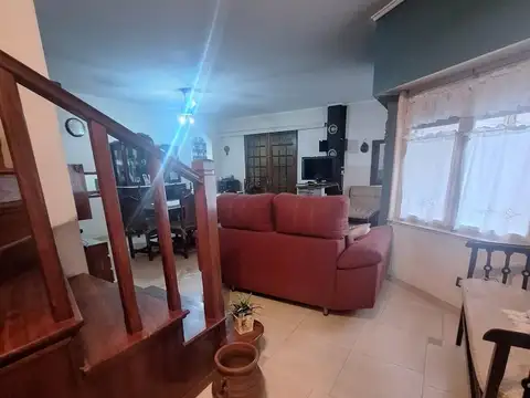 Depto Tipo Casa en Venta de 5 ambientes