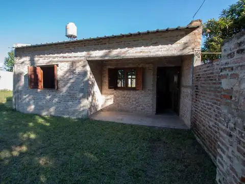 SE VENDE CASA EN BARRIO NAZARETH RECONQUISTA