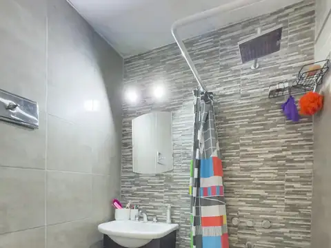 Av. Jujuy 1700, Piso 1