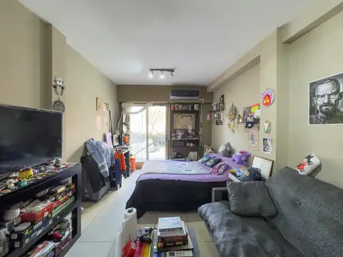 Av. Jujuy 1700, Piso 1