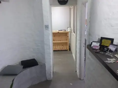 Venta de amplia oficina en calle 8 entre 53 y 54 RETASADA