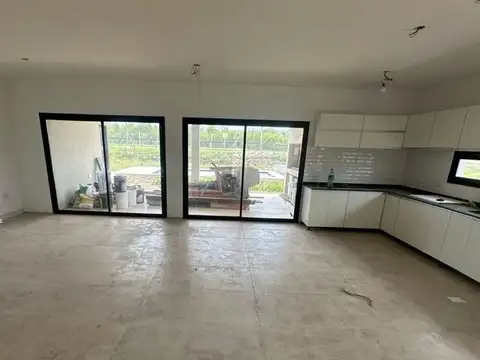 Casa en Venta con 4 cocheras