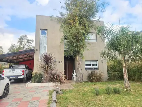 VENTA CASA ALVAREZ DEL BOSQUE 5 AMBIENTES PERMUTA