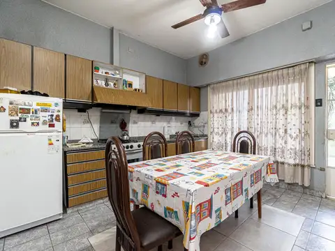 Casa en Venta con 3 cocheras