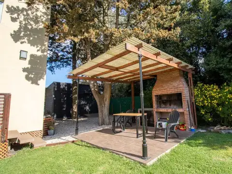 Casa en Alquiler en Los Acantilados, USD 1.200