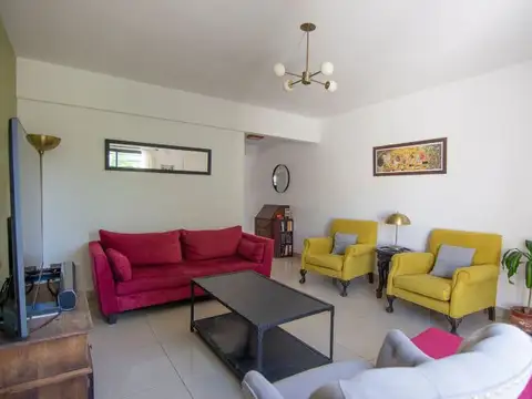 Depto Tipo Casa en Alquiler con 1 cocheras