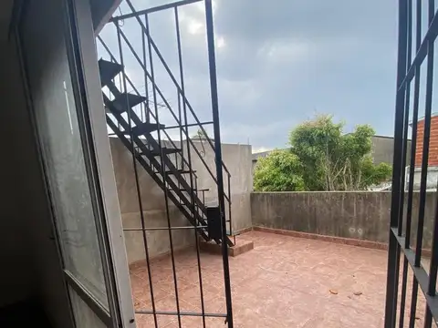 Depto Tipo Casa en Alquiler de 4 ambientes