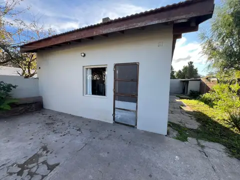 Casa 2 ambientes con 1 baño