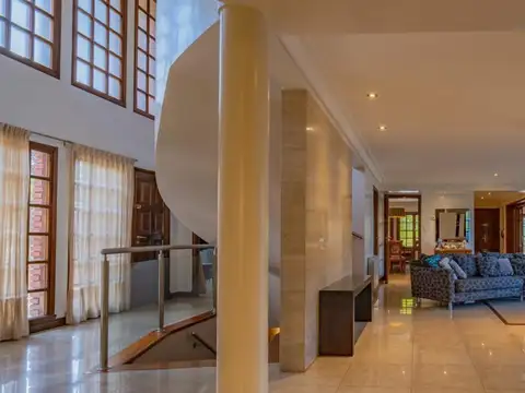 Casa en Alquiler en Los Troncos, USD 8.000