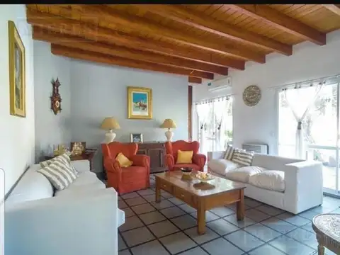 Casa 5 ambientes con 5 baños