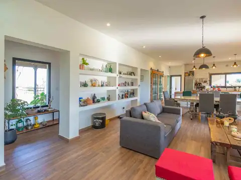 Casa en Venta con 2 cocheras