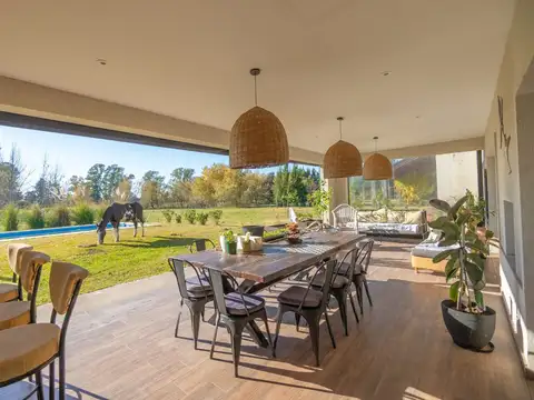 VENTA CASA 5 AMB LUJAN LAS LILAS CHACRAS DE CAMPO