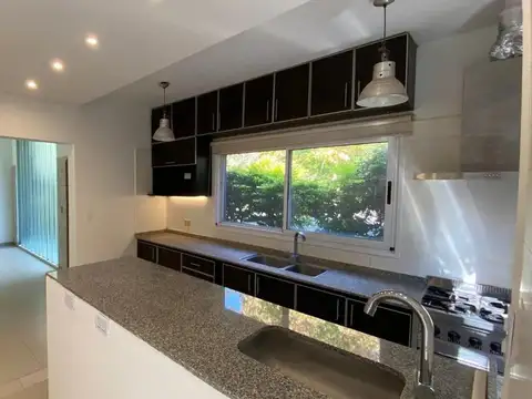 Casa en Venta en Loma Verde, USD 230.000