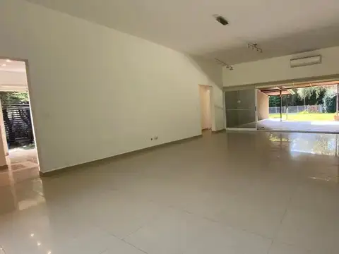 Casa con pileta en Haras Santa María – 5 dormitorios – Lote 950 m² – Los Robles