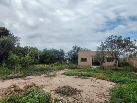 Lote y Salon en venta en maipu 1200m2