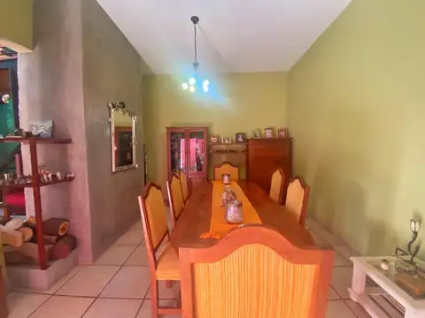 Casa 6 ambientes con 2 baños
